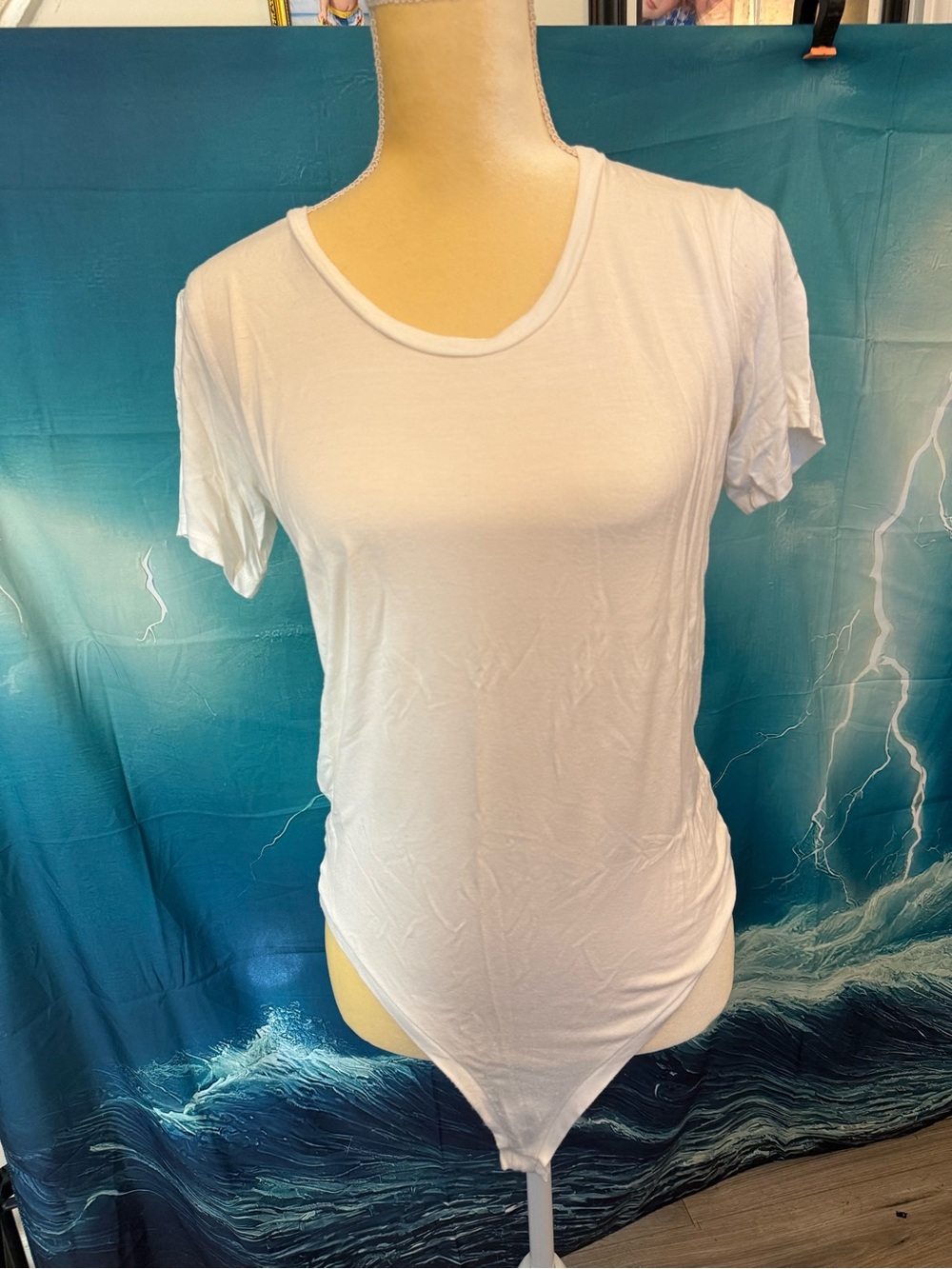 ALIX NYC White Scoop Neck Short-Sleeve Bodysuit